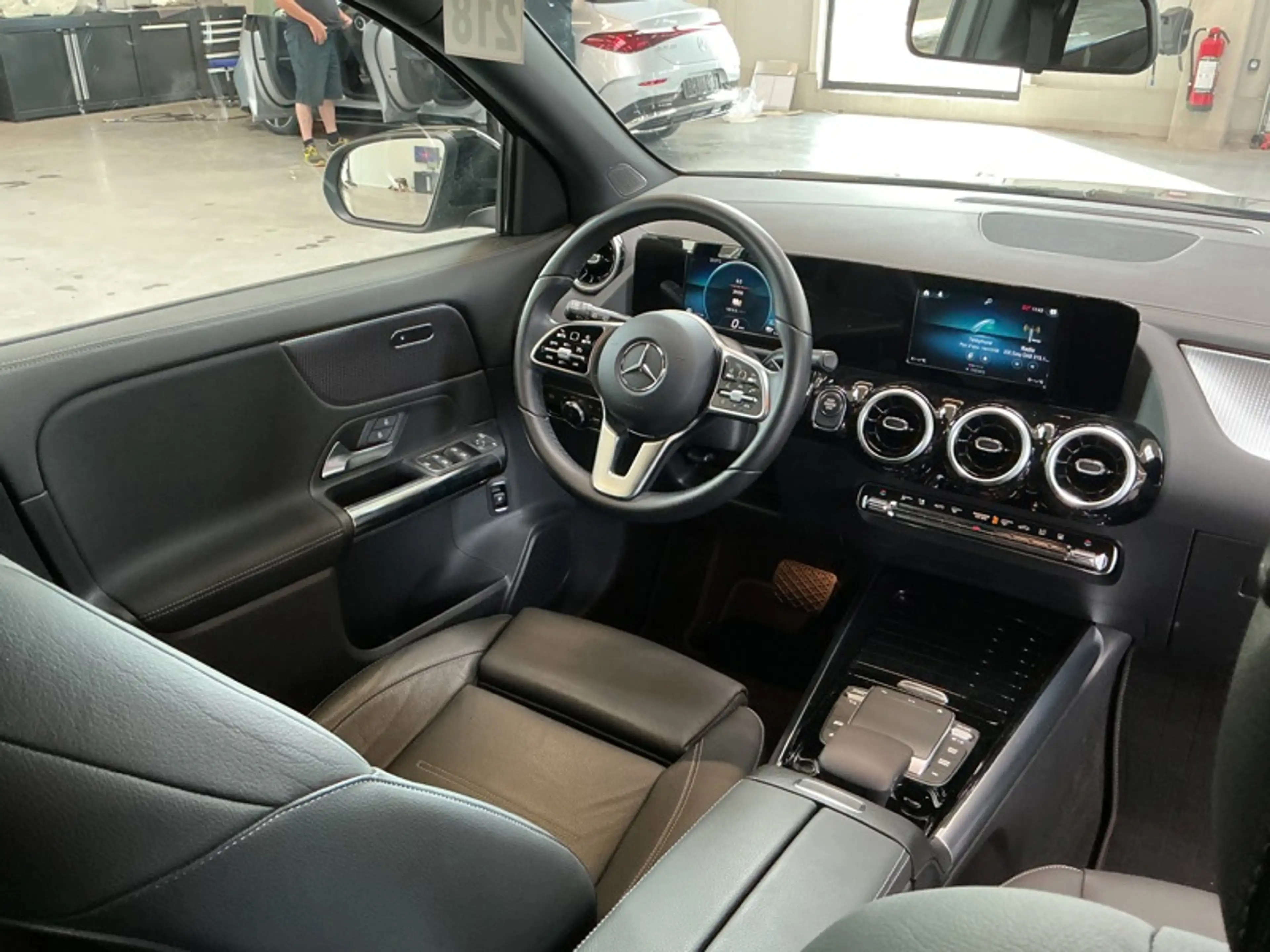 Mercedes-Benz GLA 250 e Luxury Pack Night — photo 14