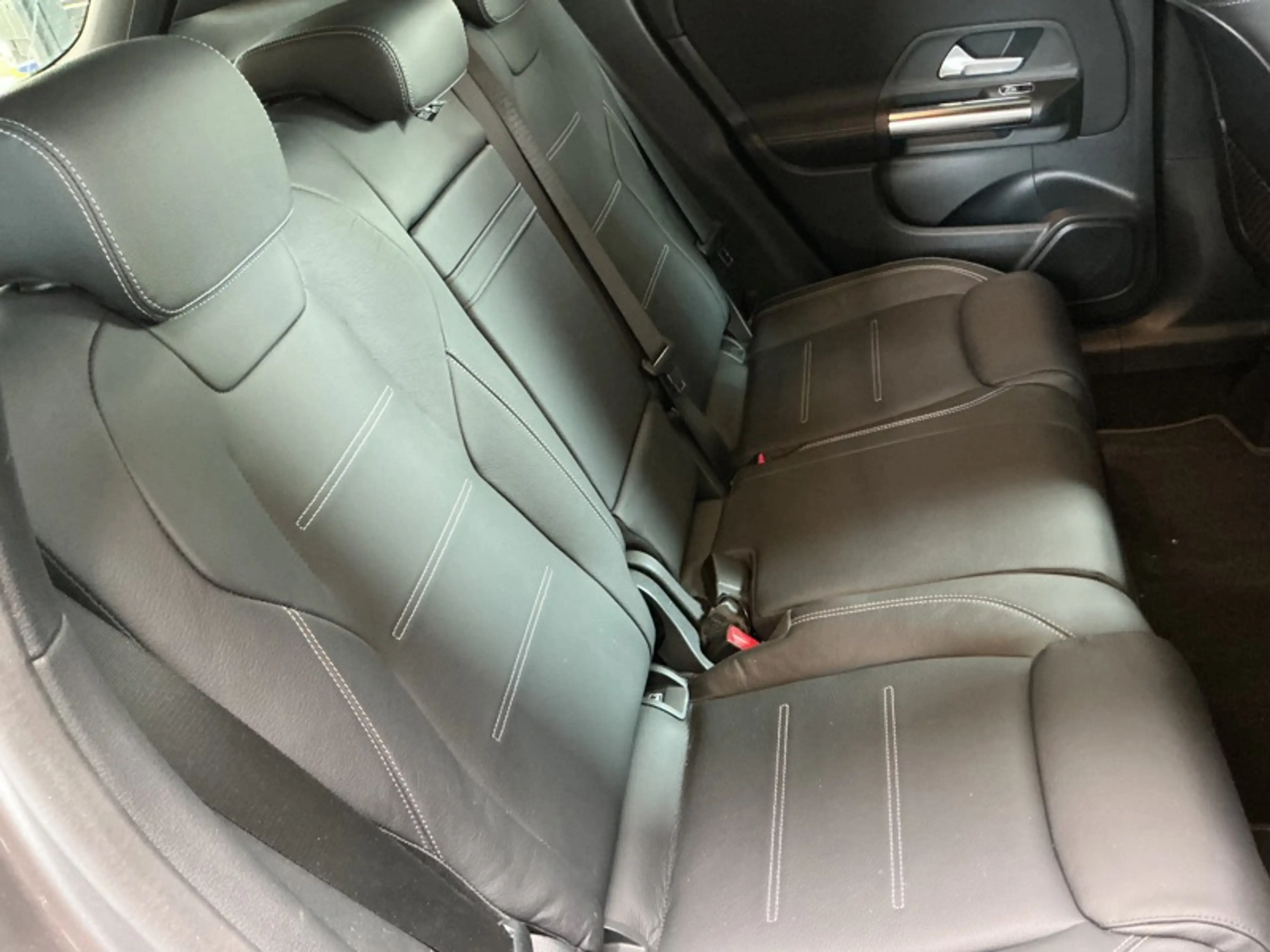 Mercedes-Benz GLA 250 e Luxury Pack Night — photo 12