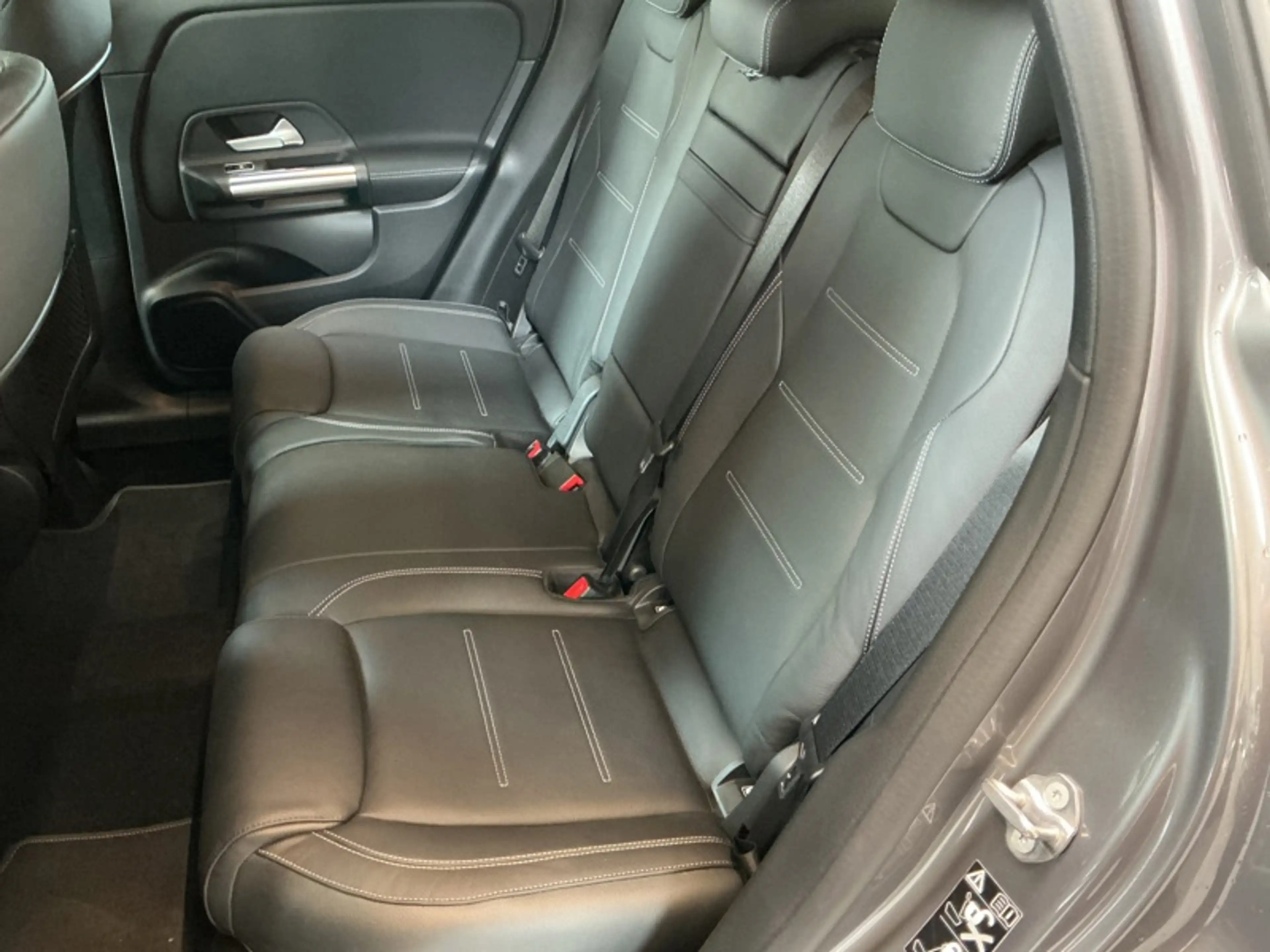 Mercedes-Benz GLA 250 e Luxury Pack Night — photo 10