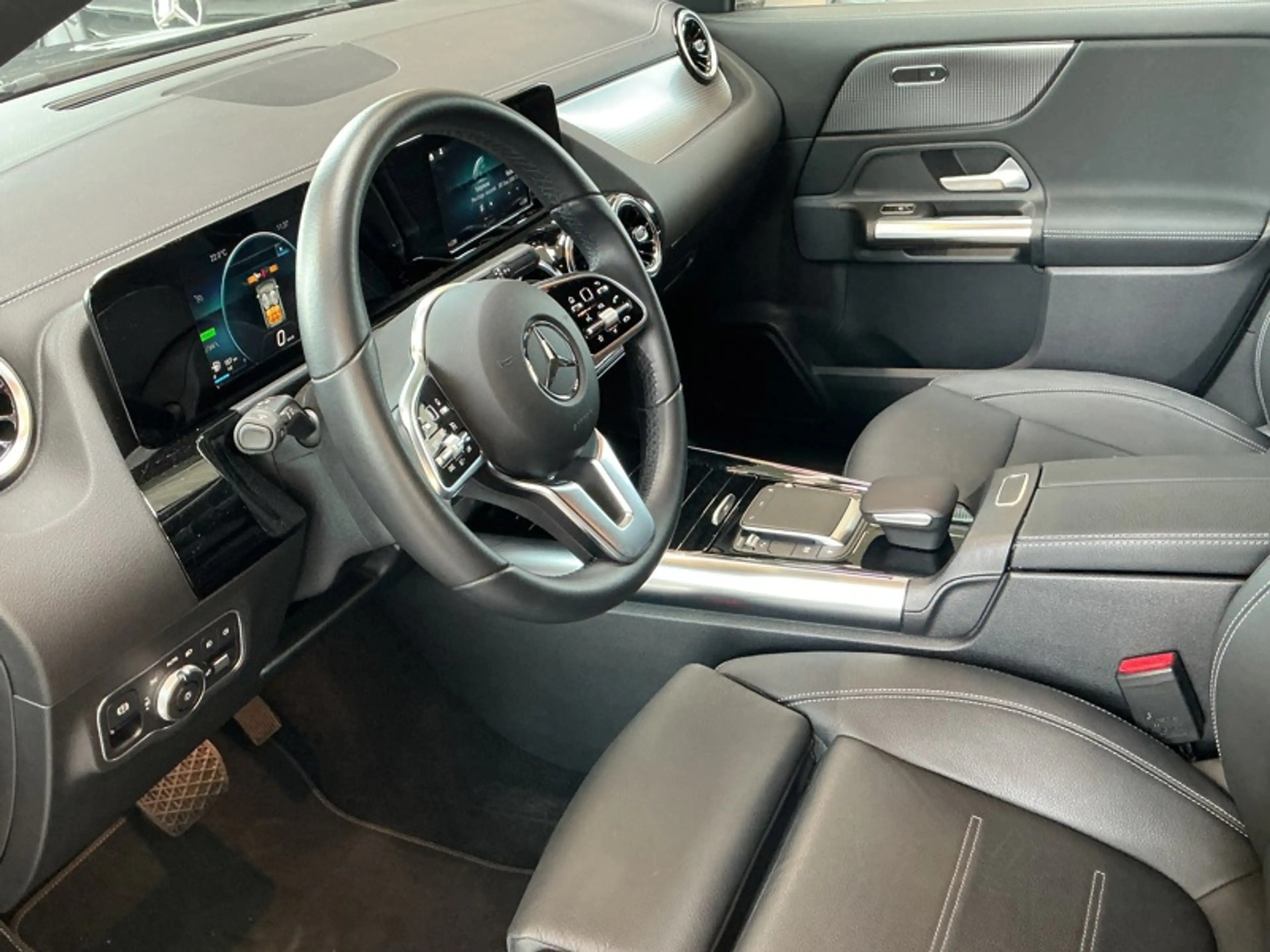 Mercedes-Benz GLA 250 e Luxury Pack Night — photo 7