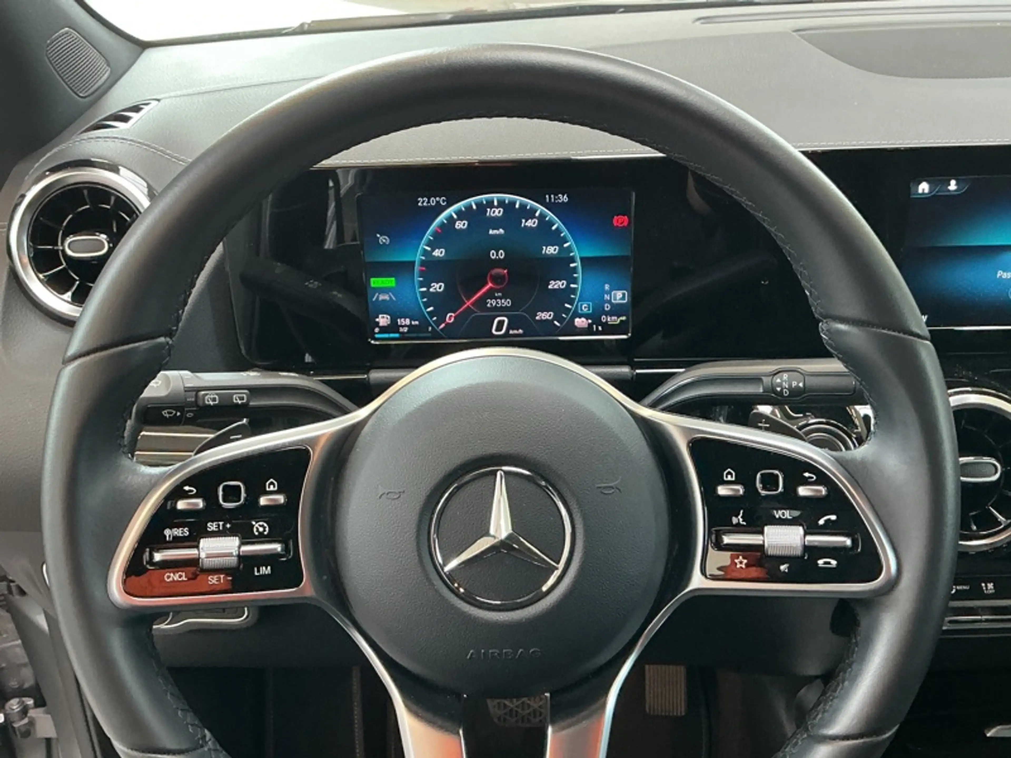 Mercedes-Benz GLA 250 e Luxury Pack Night — photo 3