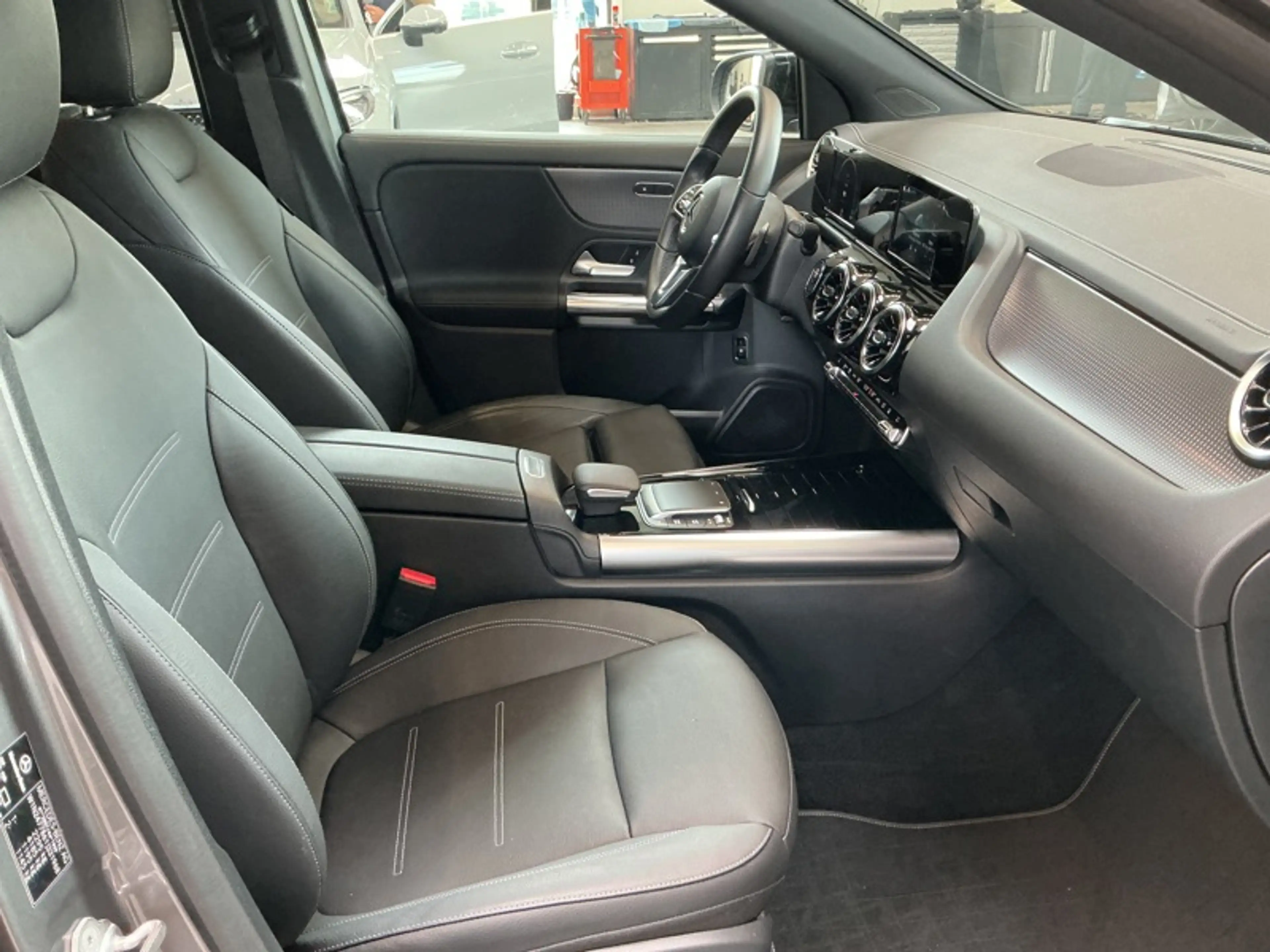 Mercedes-Benz GLA 250 e Luxury Pack Night — photo 13