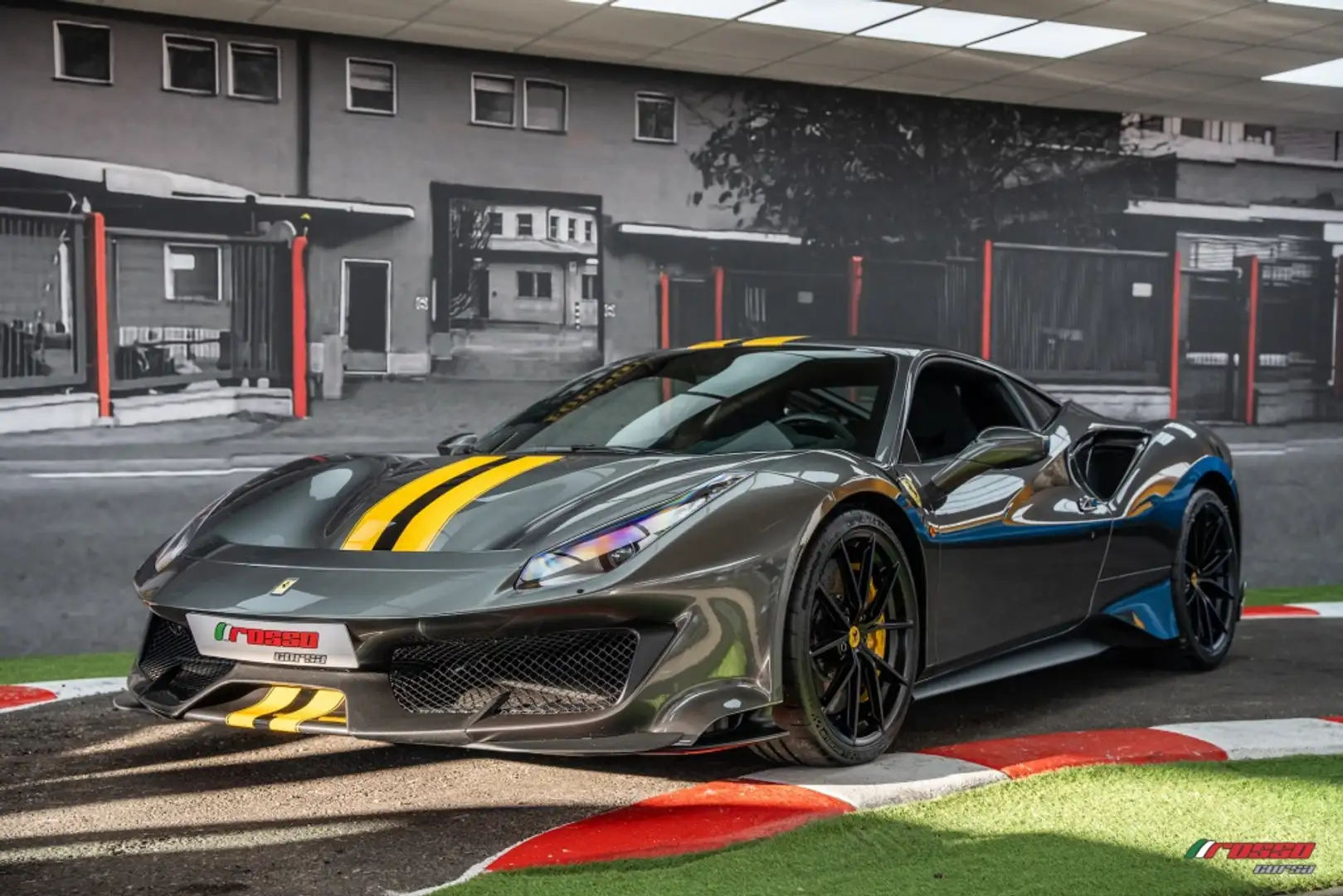 Ferrari 488 Pista Gris - 1