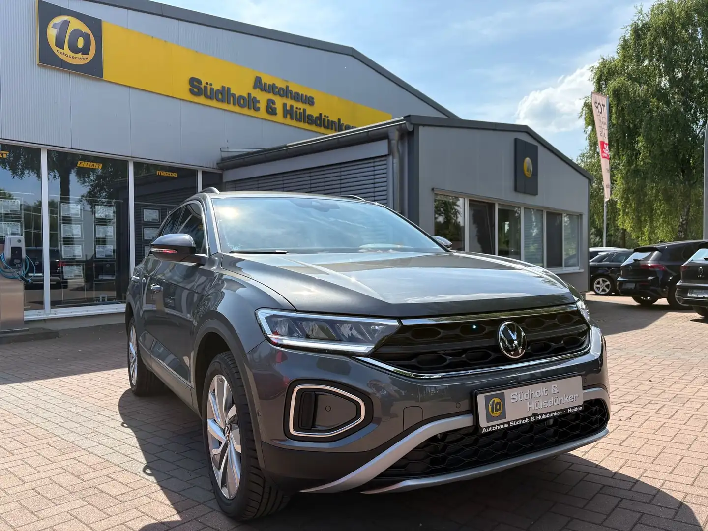 Volkswagen T-Roc Goal Plus Paket-AHK-Kamera-Garantie 48M/80 TKM Grau - 1