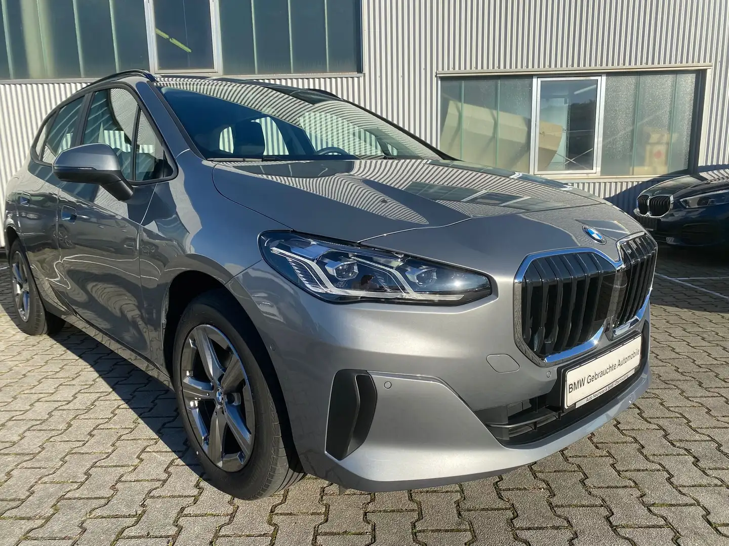 BMW 218 i Active Tourer Aut.*AHKabschwenkbar*HUD*Massage* Серый - 1