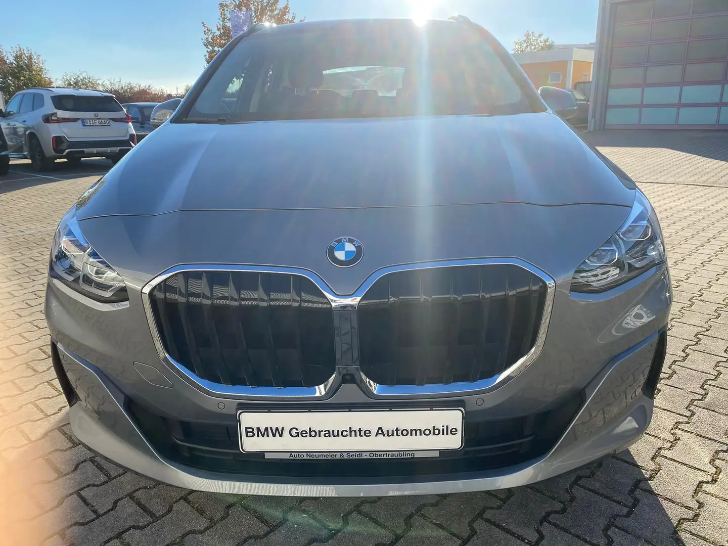 BMW 218 i Active Tourer Aut.*AHKabschwenkbar*HUD*Massage* Серый - 2