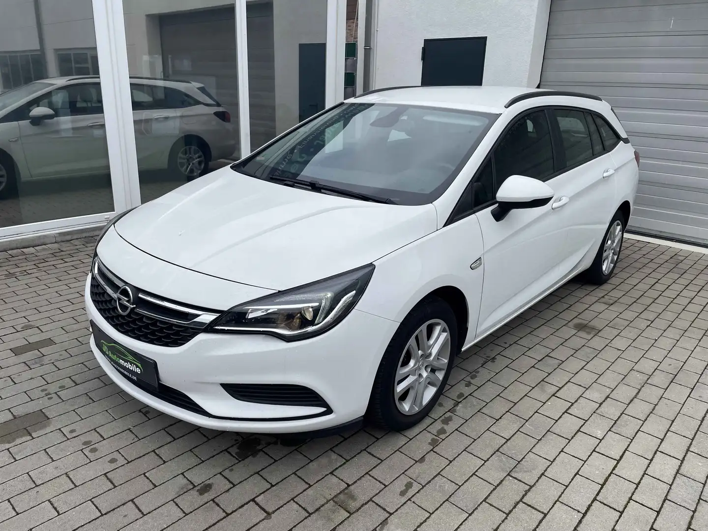 Opel Astra 1.6 Edition Start/Stop NAVI Klima Ganzjahresreifen Weiß - 2