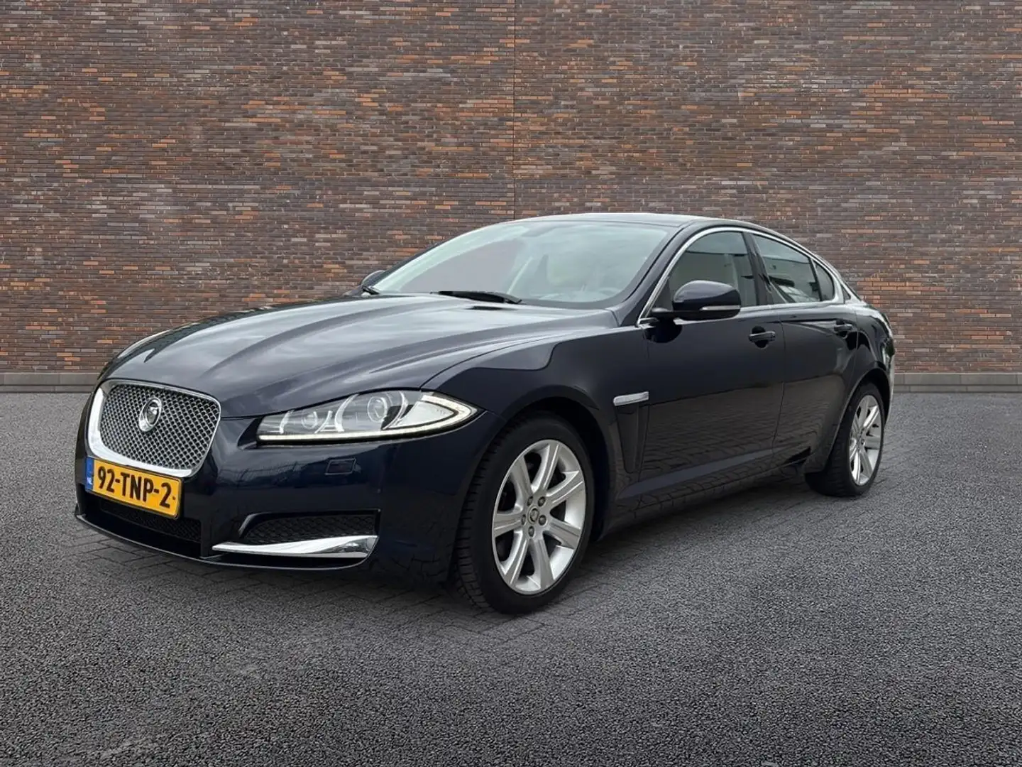 Jaguar XF 2.2D ECC LMV LEDER NAVIGATIE 113000KM! Blue - 2
