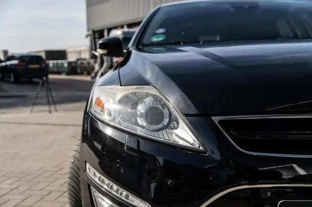 Ford Mondeo view 13