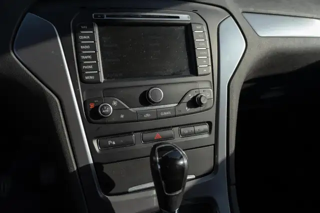 Ford Mondeo view 27