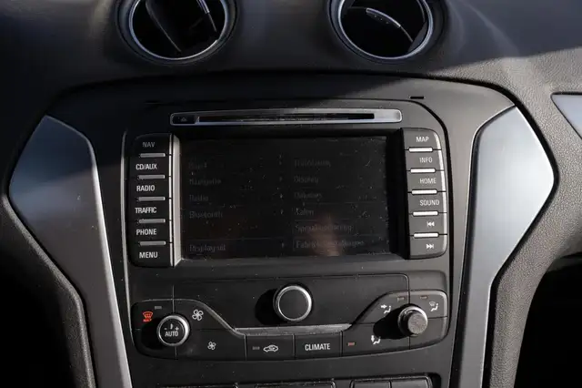 Ford Mondeo view 26