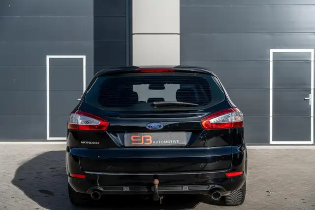 Ford Mondeo view 9