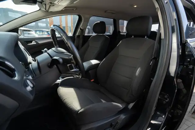 Ford Mondeo view 19