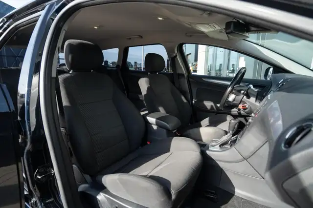 Ford Mondeo view 11