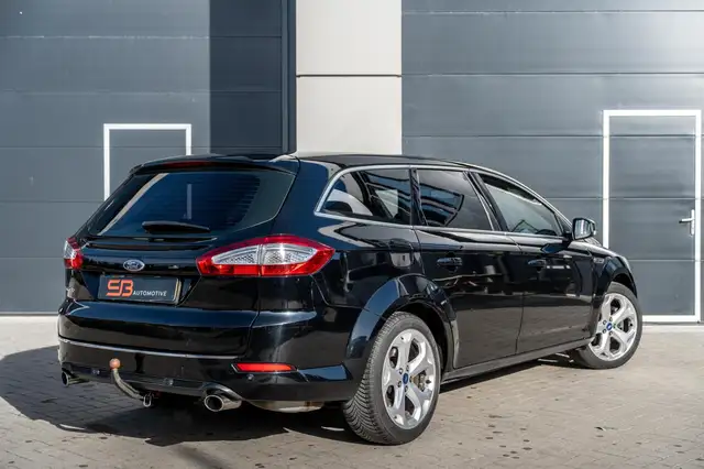 Ford Mondeo view 2