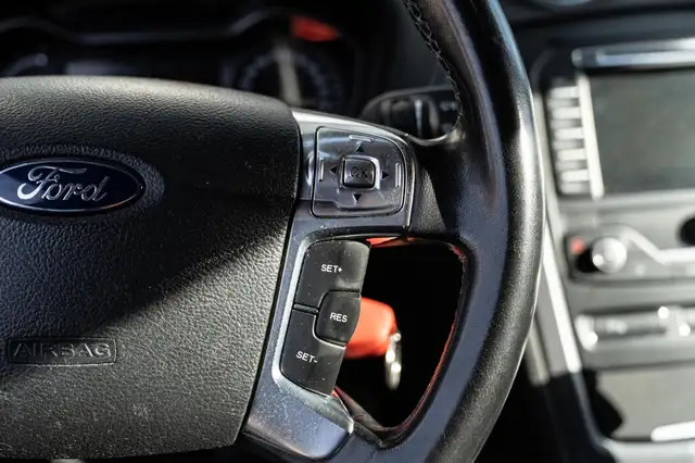 Ford Mondeo view 22