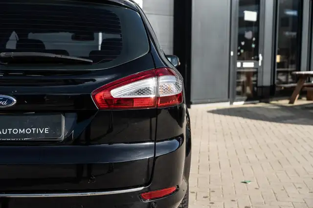 Ford Mondeo view 15