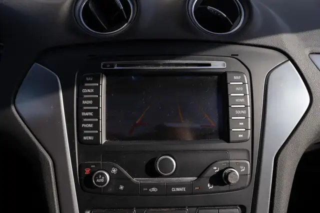 Ford Mondeo view 24