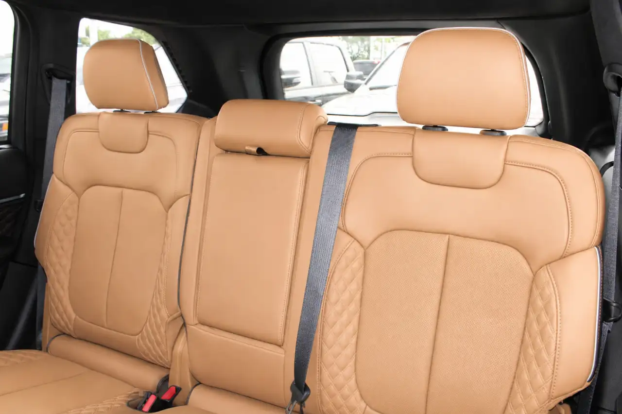 Jeep Grand Cherokee photo Jeep Grand Cherokee
