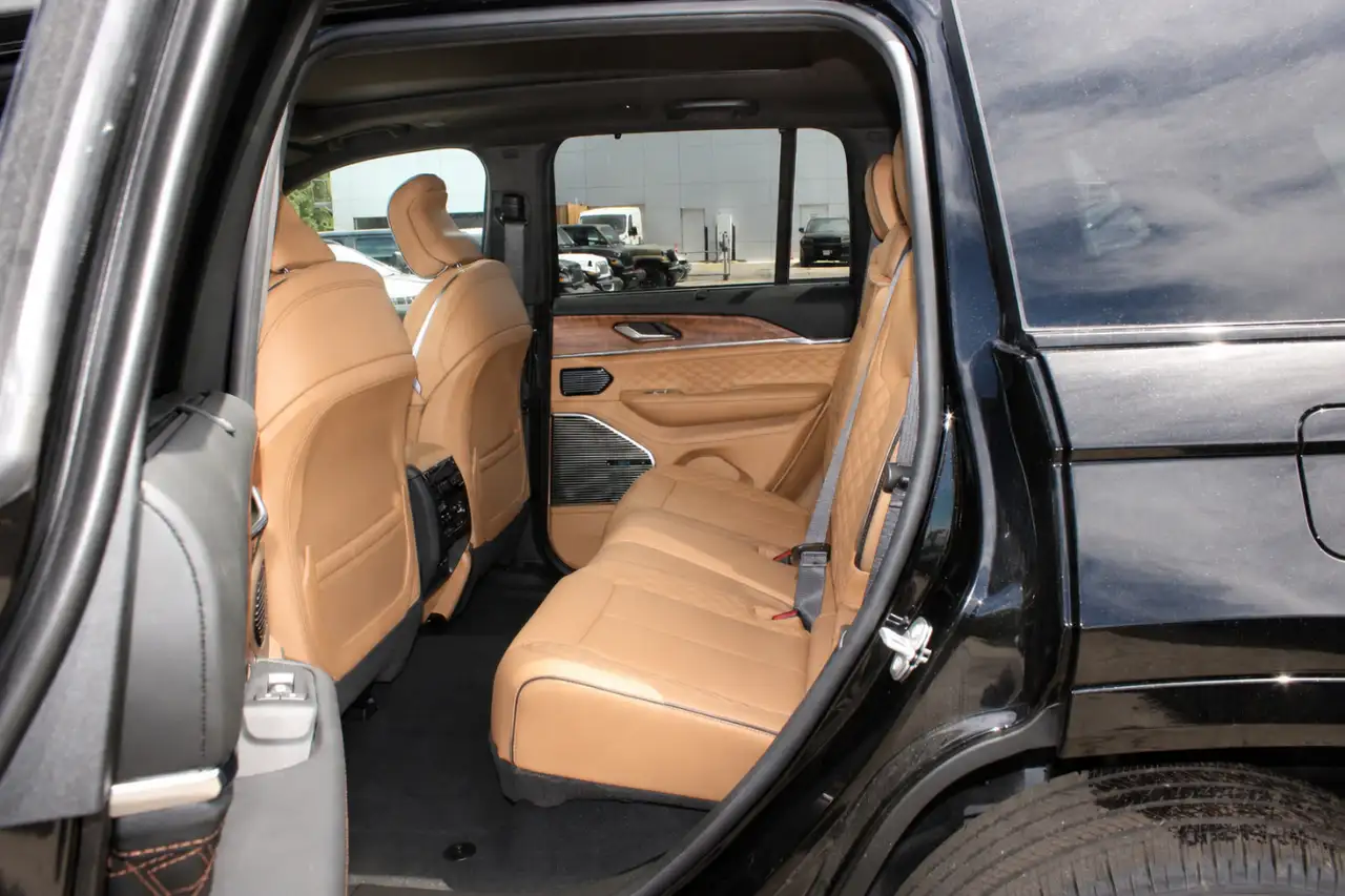Jeep Grand Cherokee photo Jeep Grand Cherokee