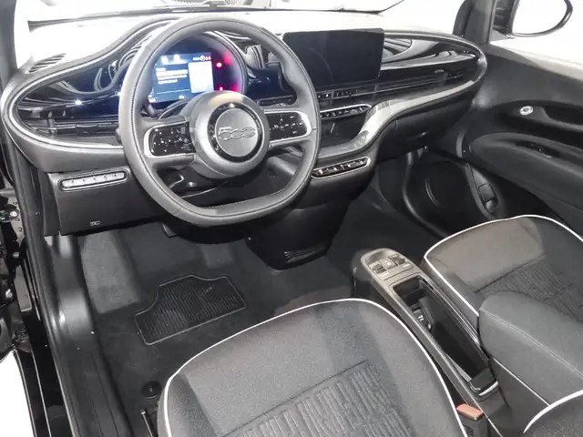 Fiat 500e view 5