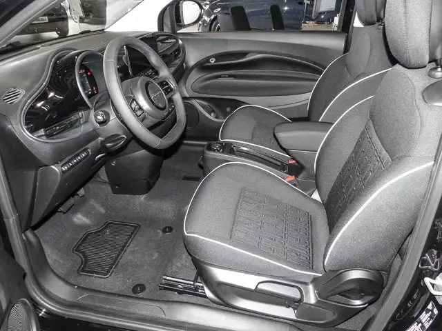 Fiat 500e view 9