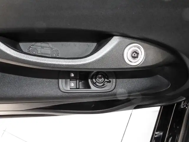Fiat 500e view 11