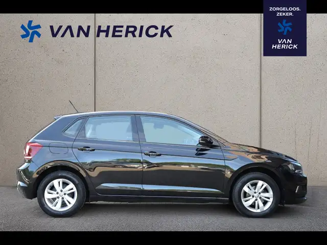 Volkswagen Polo view 3