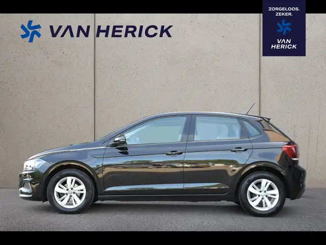 Volkswagen Polo view 2