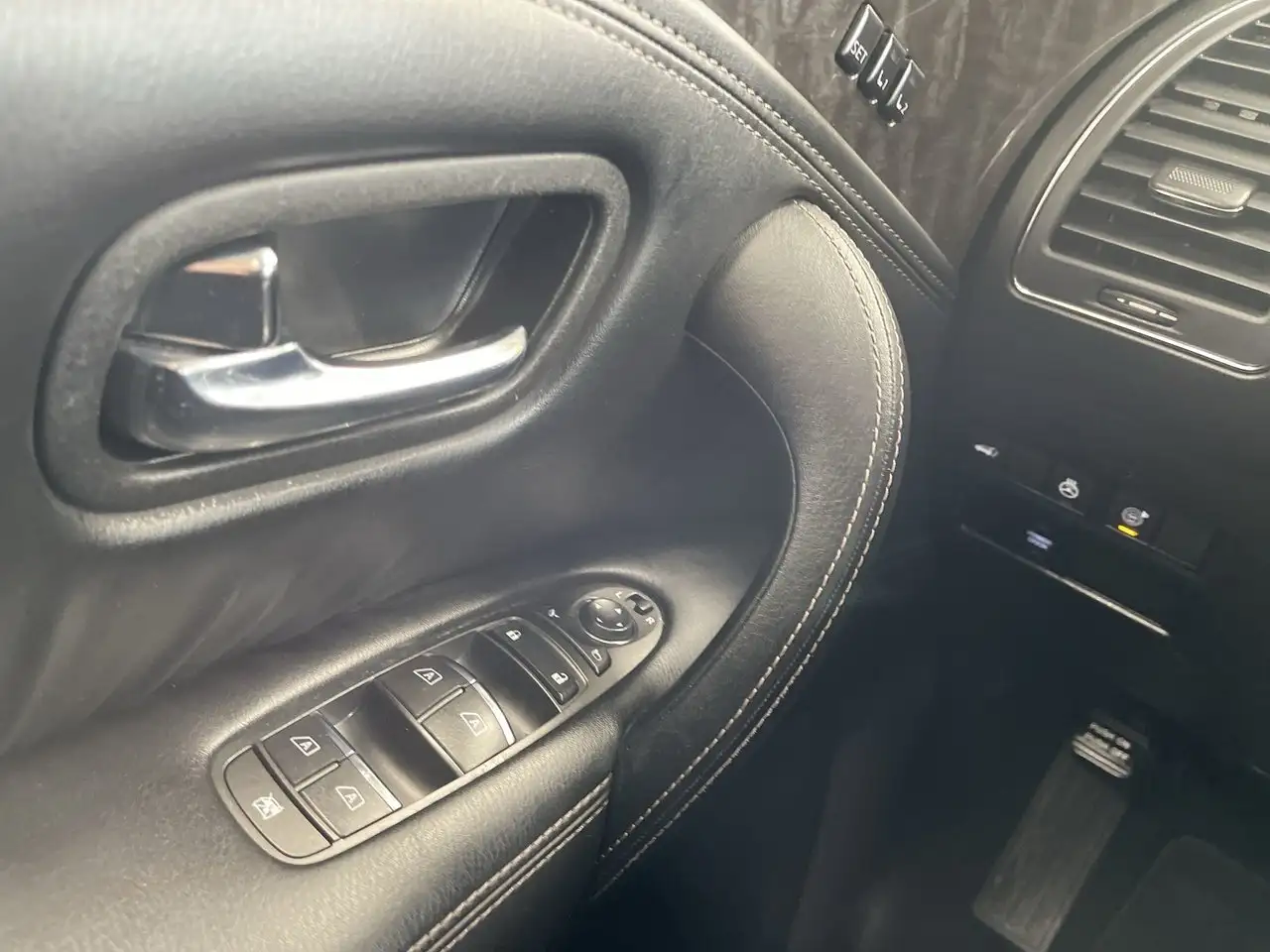 Nissan Armada снимка Nissan Armada