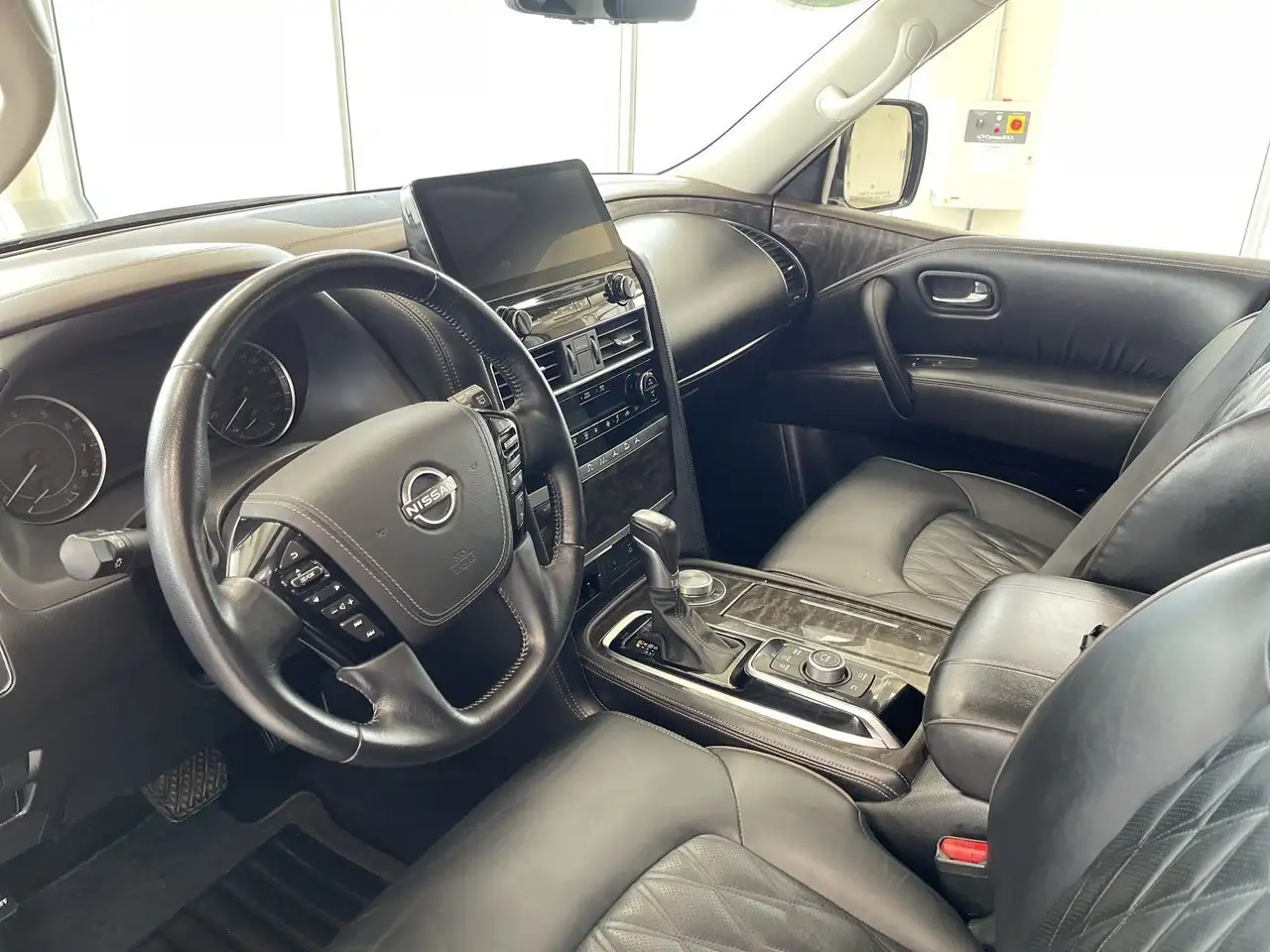 Nissan Armada снимка Nissan Armada