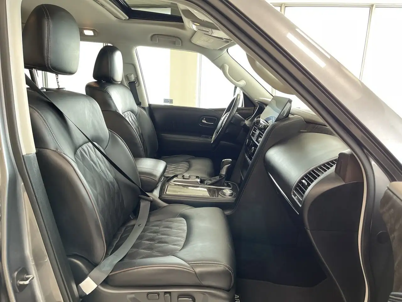 Nissan Armada снимка Nissan Armada
