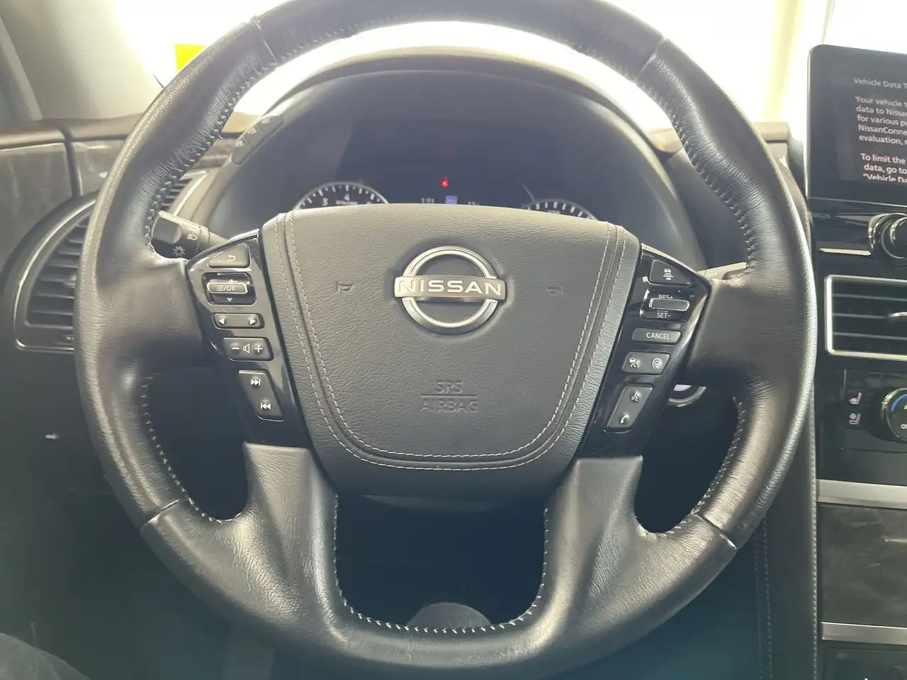 Nissan Armada снимка Nissan Armada