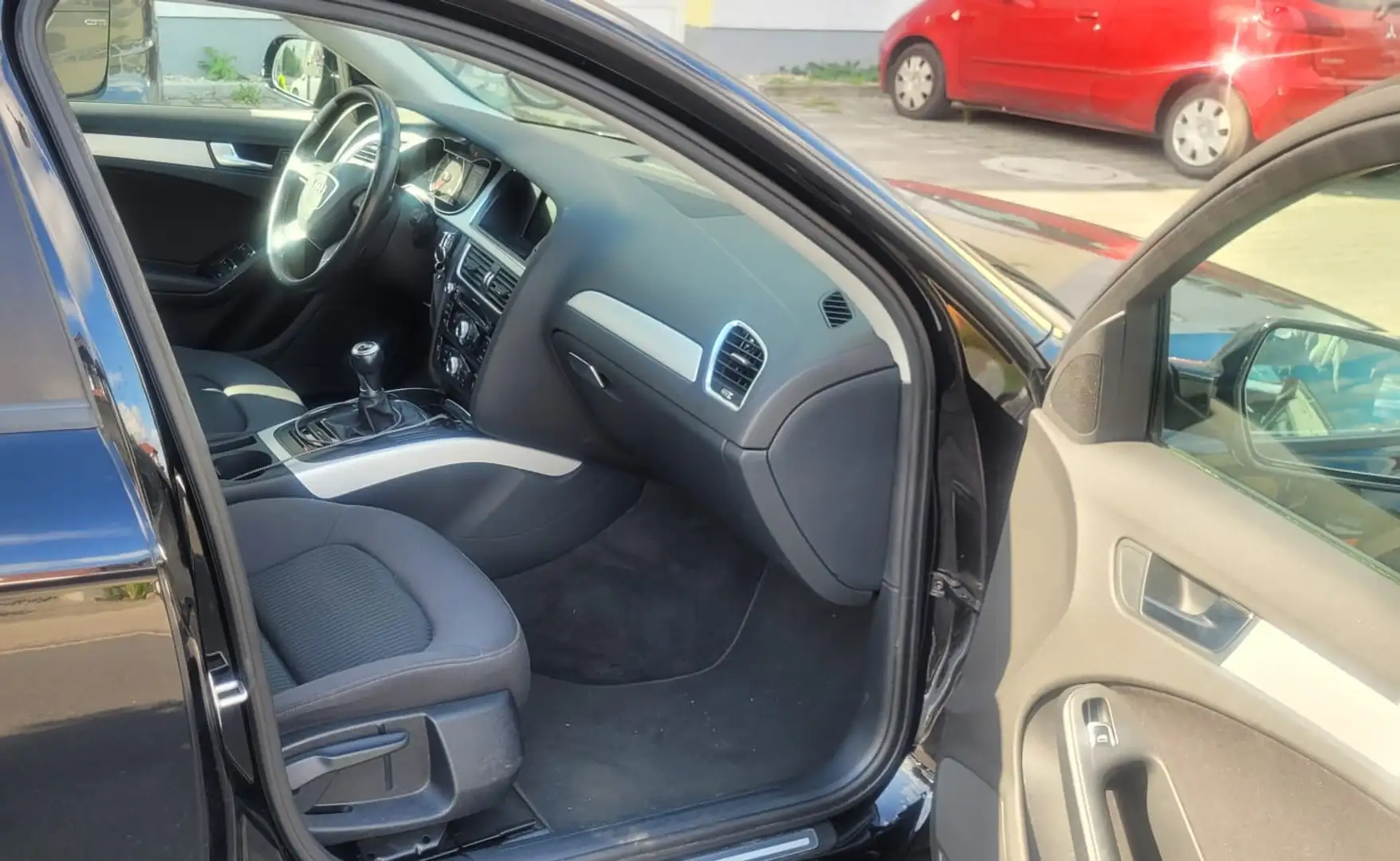 Audi A4 A4 Avant 2.0 TDI DPF Ambition Černá - 2