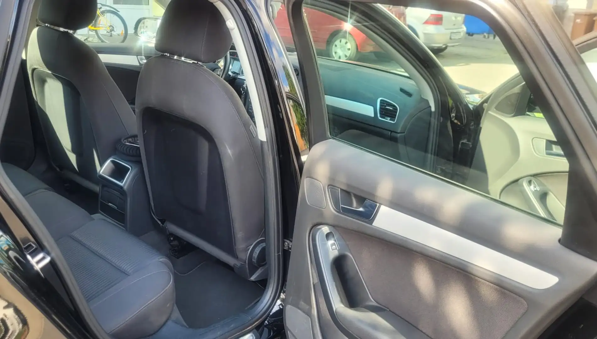 Audi A4 A4 Avant 2.0 TDI DPF Ambition Černá - 1