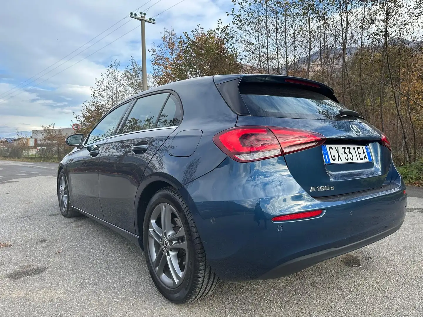 Mercedes-Benz 180 sport Bleu - 2