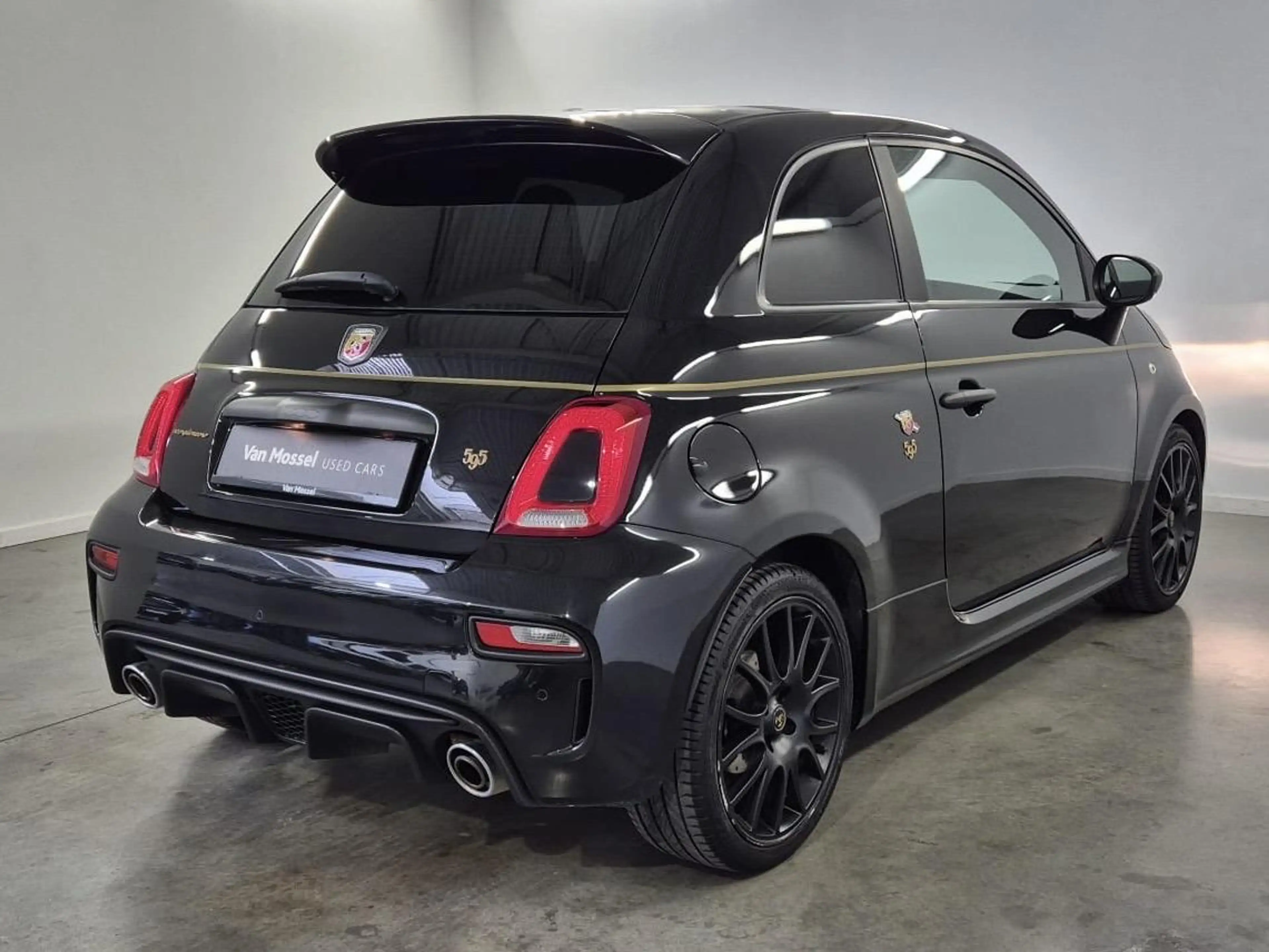 Abarth 595 1.4 T-Jet Scorpione Oro 'One of 2000' — photo 6
