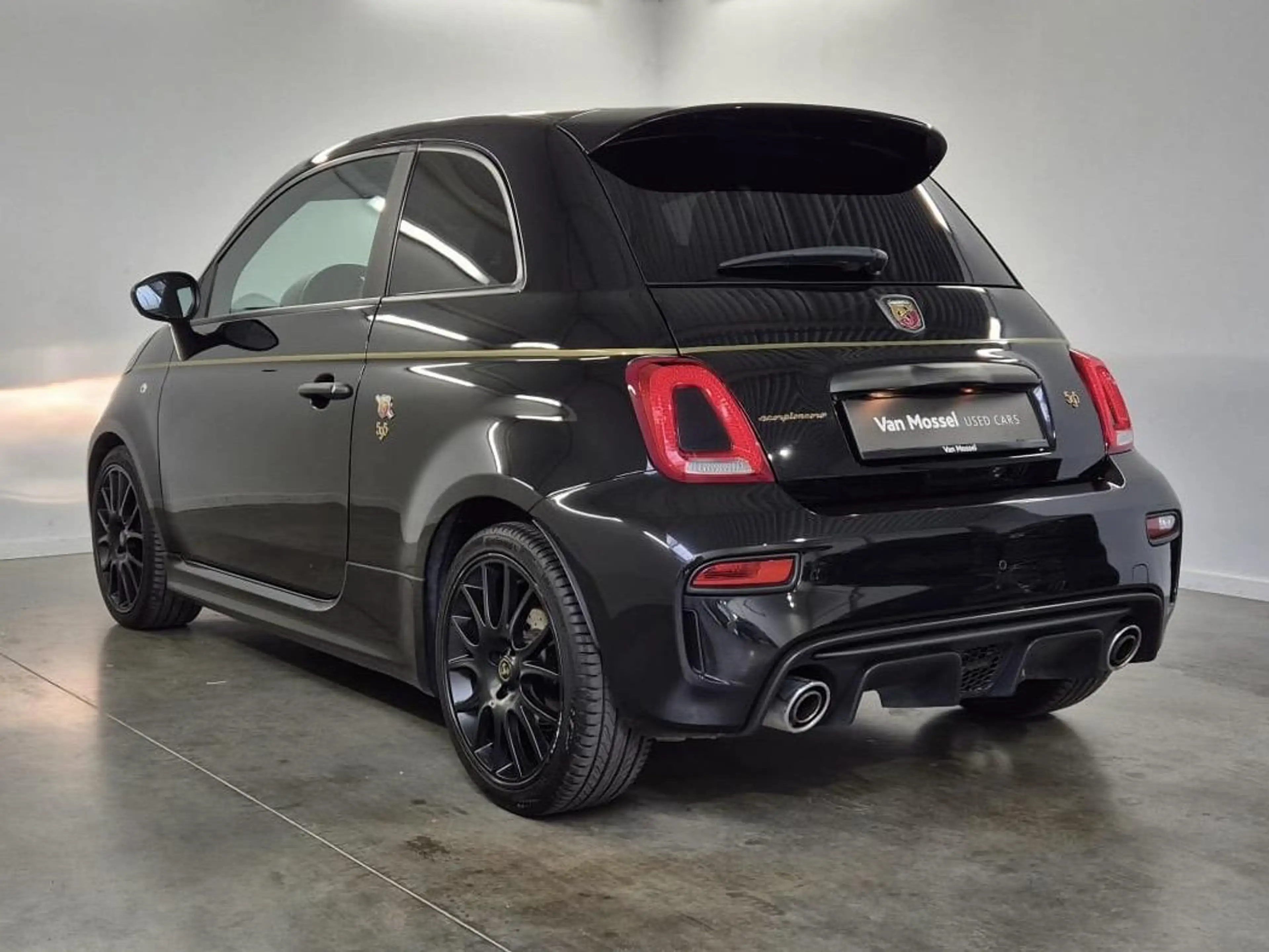Abarth 595 1.4 T-Jet Scorpione Oro 'One of 2000' — photo 4
