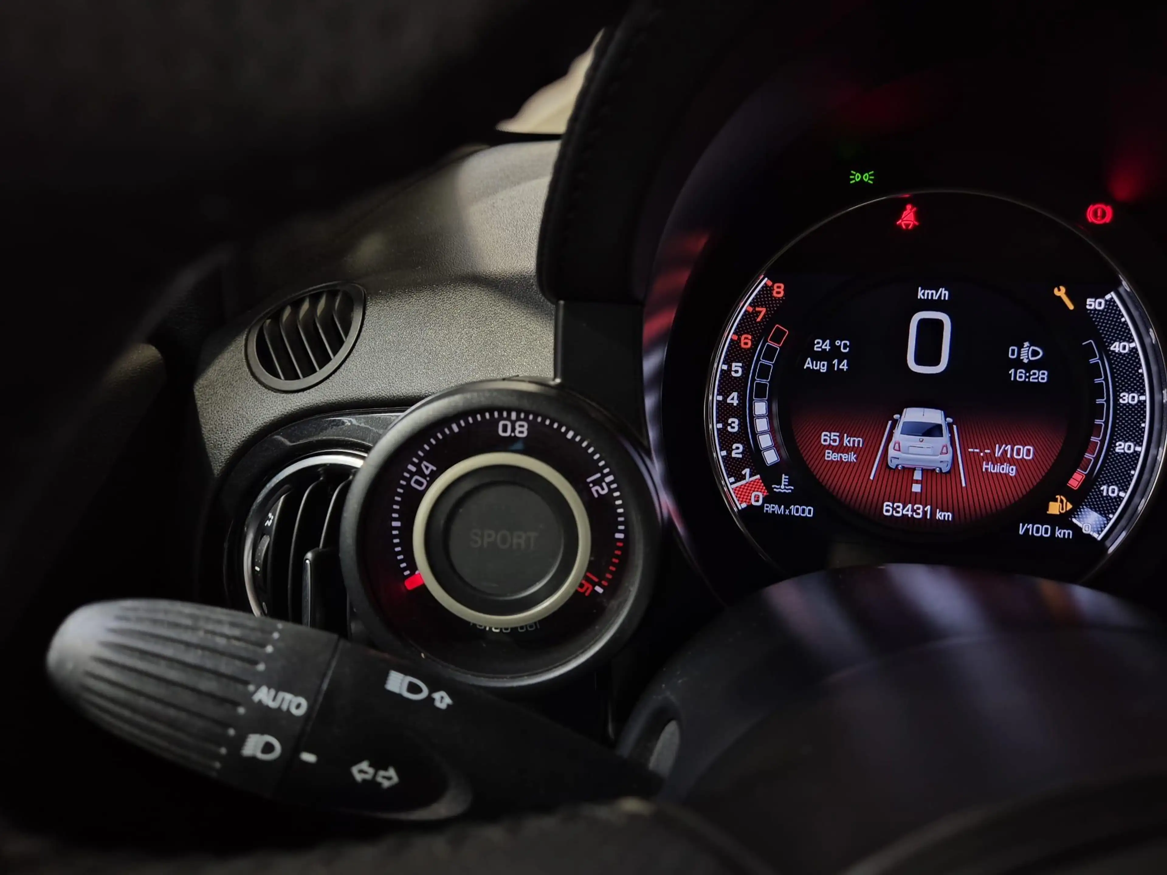 Abarth 595 1.4 T-Jet Scorpione Oro 'One of 2000' — photo 12