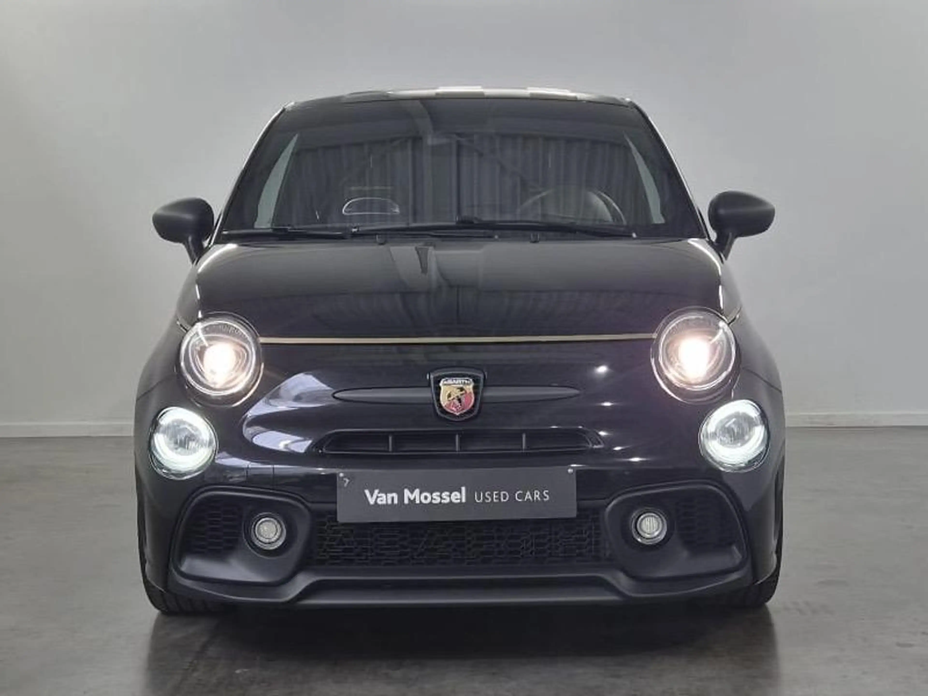 Abarth 595 1.4 T-Jet Scorpione Oro 'One of 2000' — photo 2