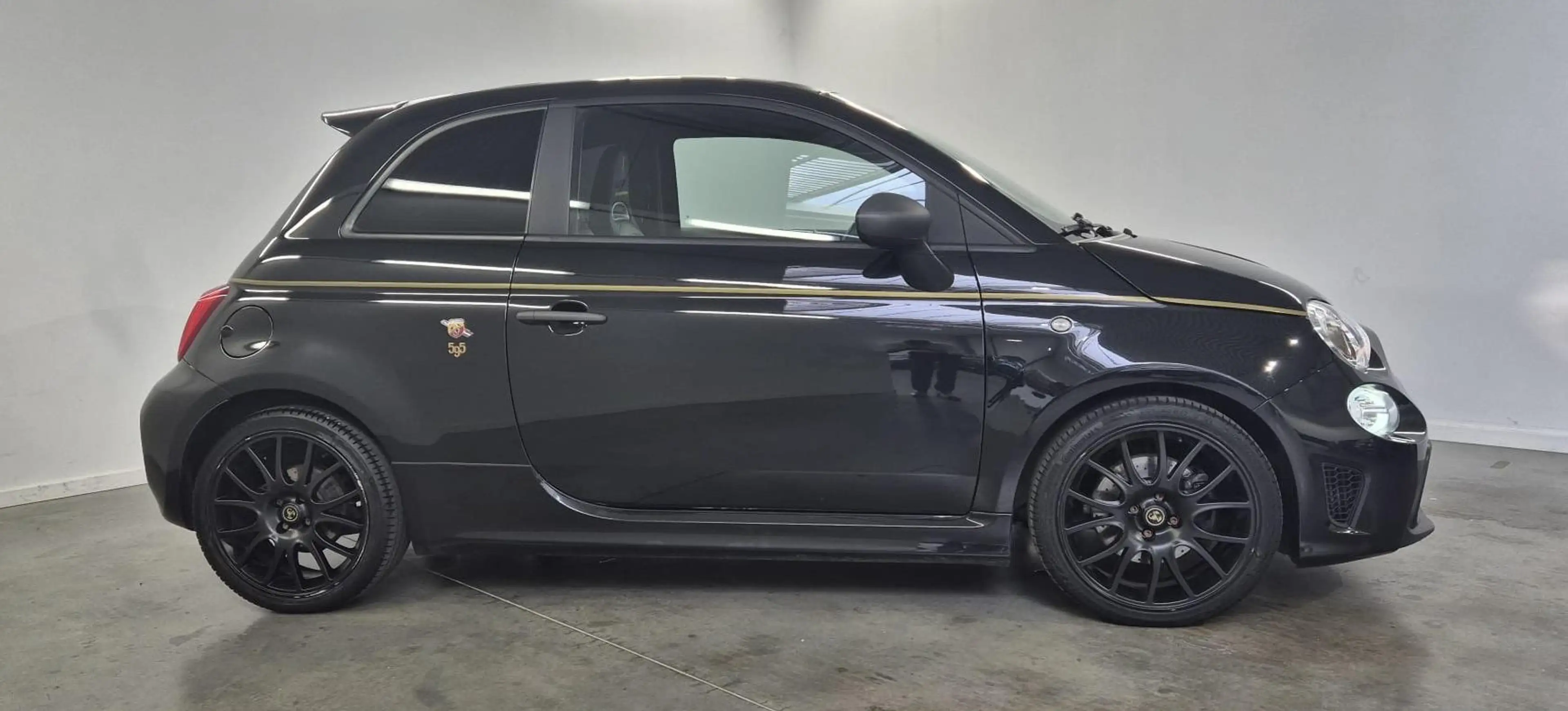 Abarth 595 1.4 T-Jet Scorpione Oro 'One of 2000' — photo 7