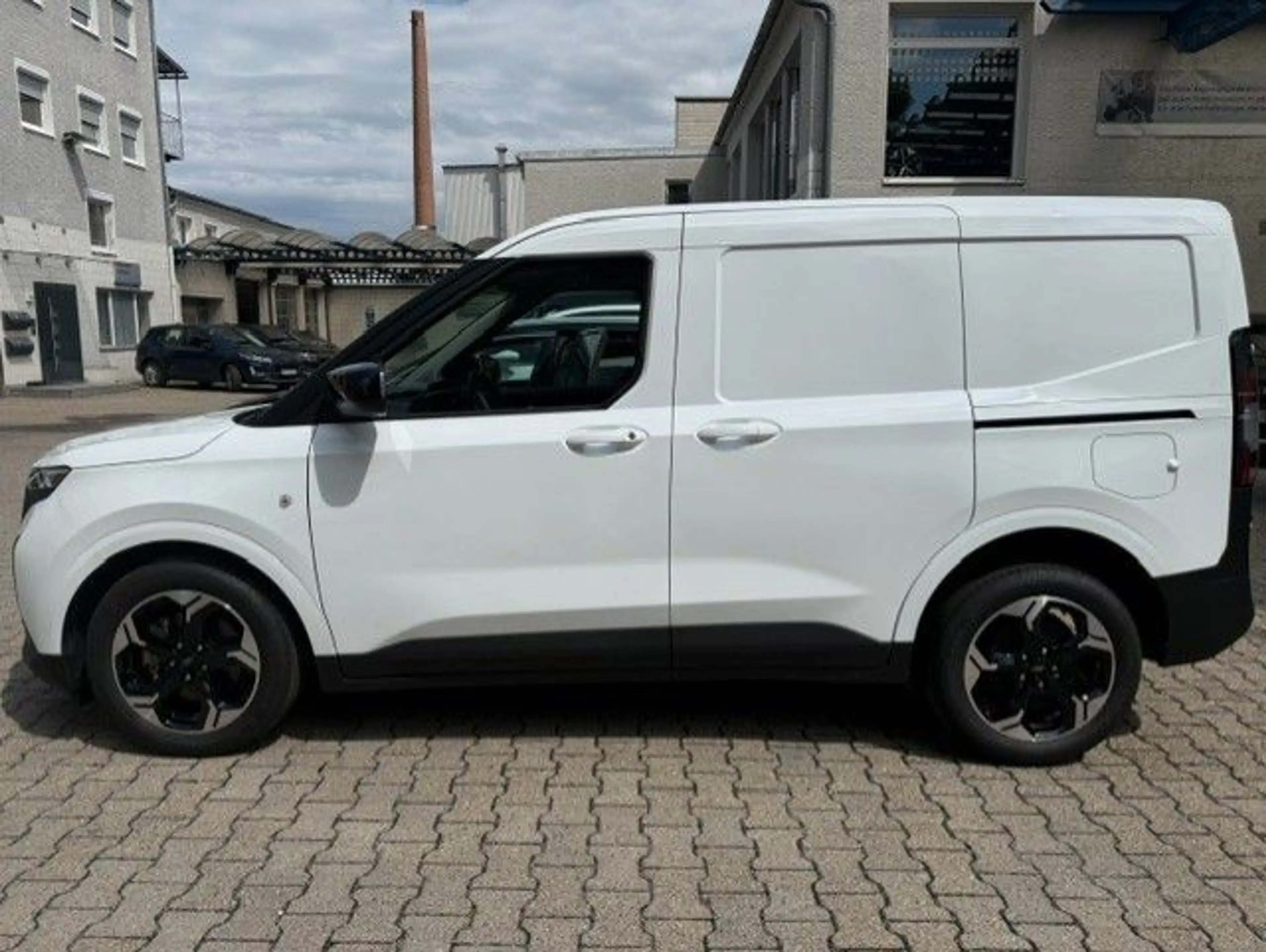 Ford Transit Courier Ford Transit Courier BEV 46kWh Limited NAVI/SHZ/ — photo 5