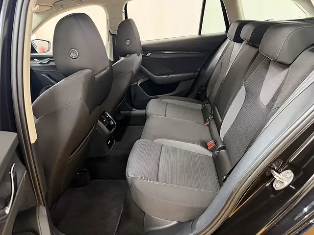 Skoda Octavia view 8