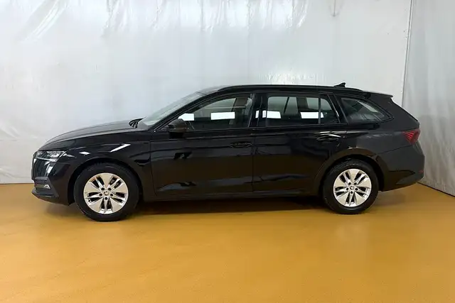 Skoda Octavia view 4