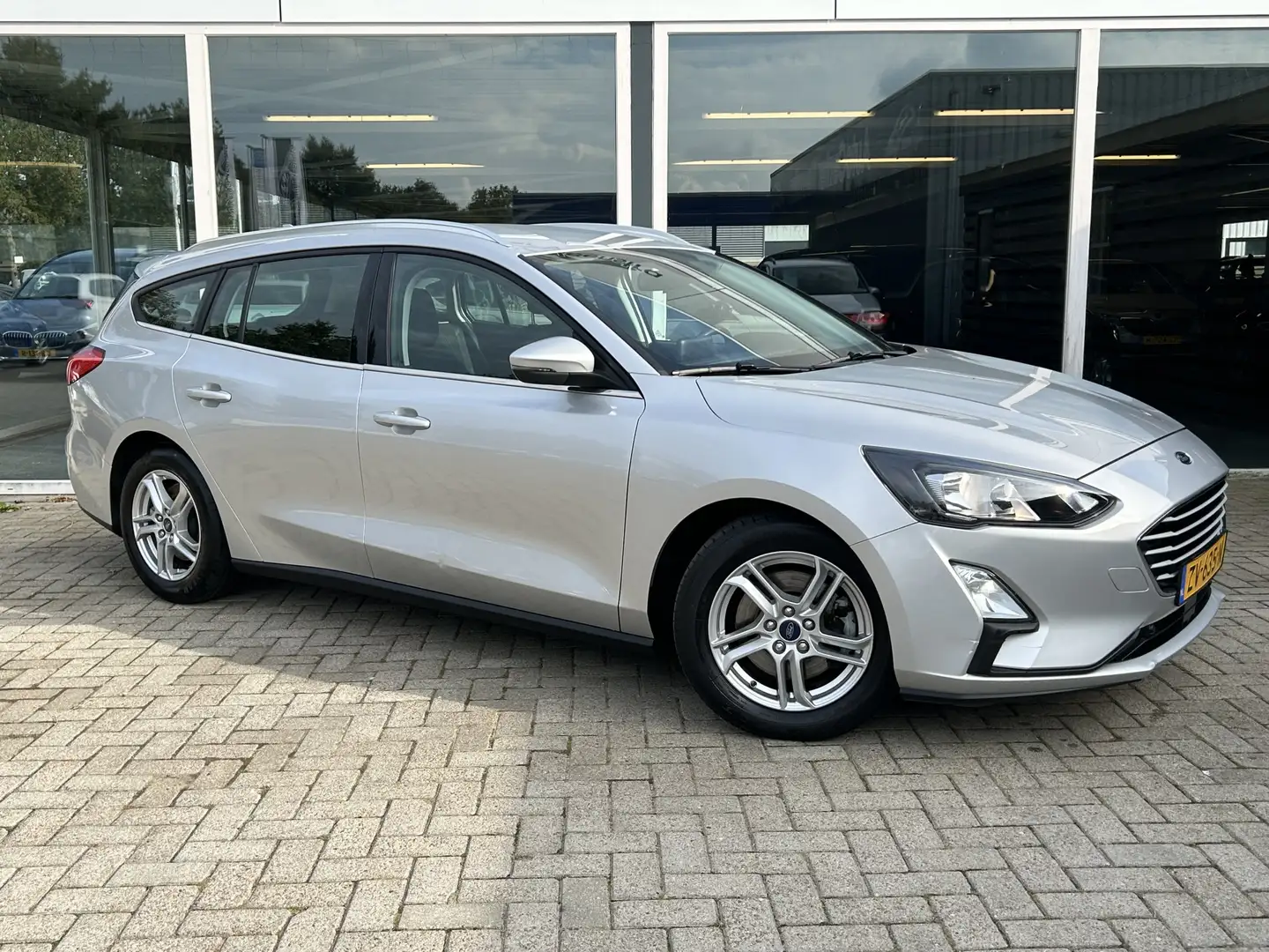 Ford Focus Wagon 1.0 EcoBoost Trend Edition Business 50% deal Grijs - 1