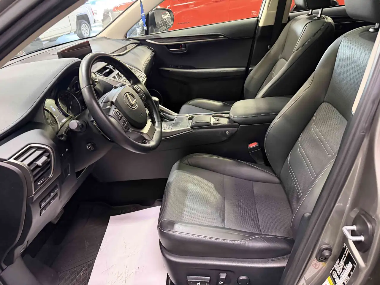 Lexus NX снимка Lexus NX