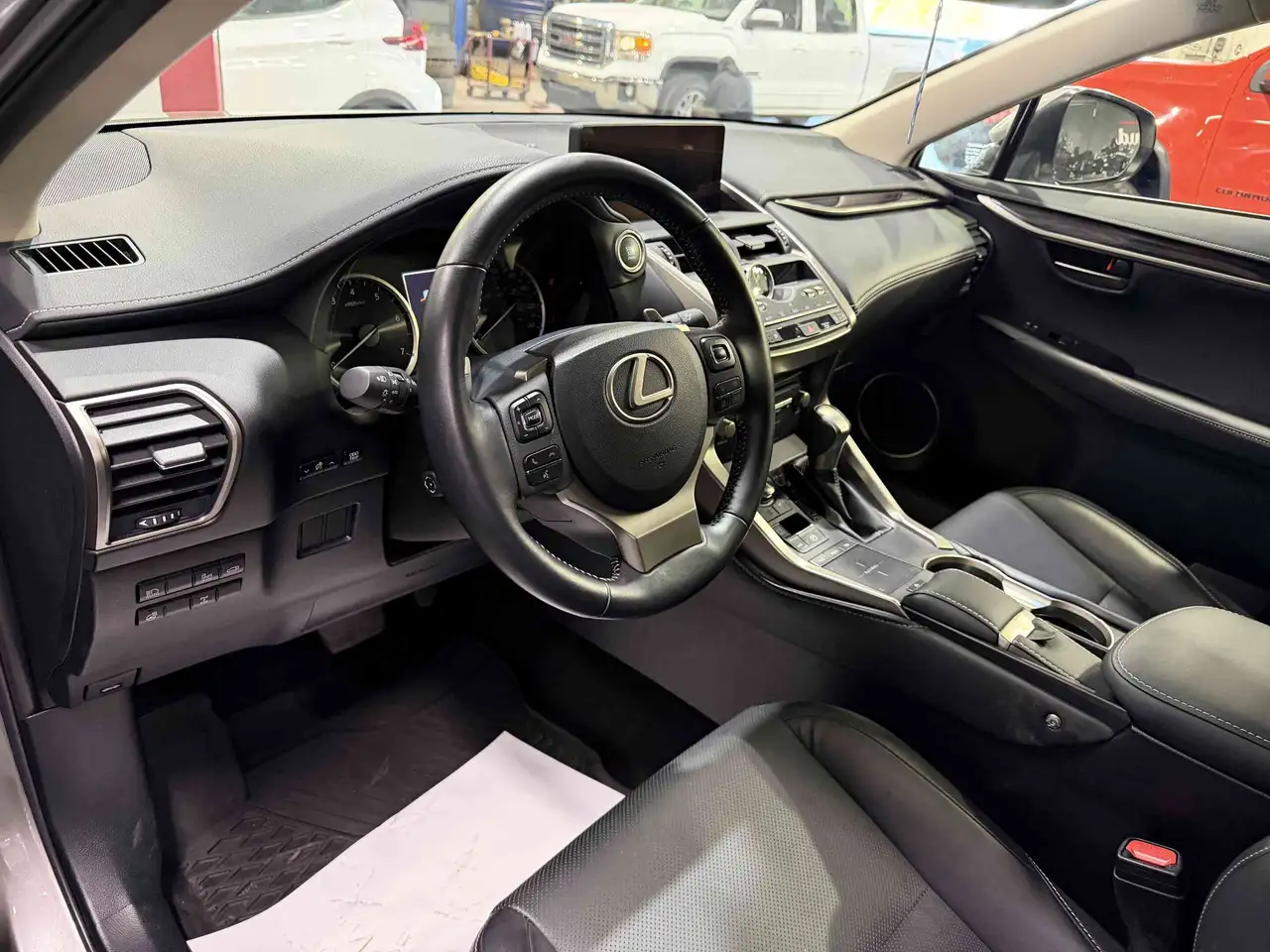 Lexus NX снимка Lexus NX