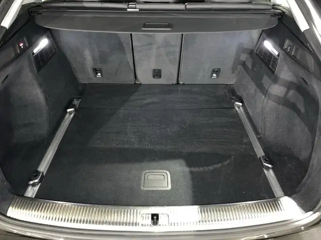 Audi Q5 view 12