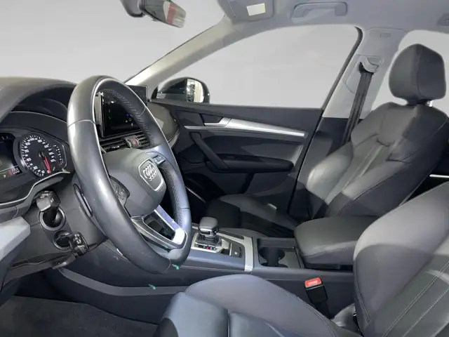 Audi Q5 view 4