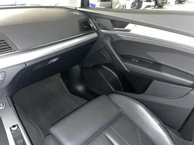 Audi Q5 view 10